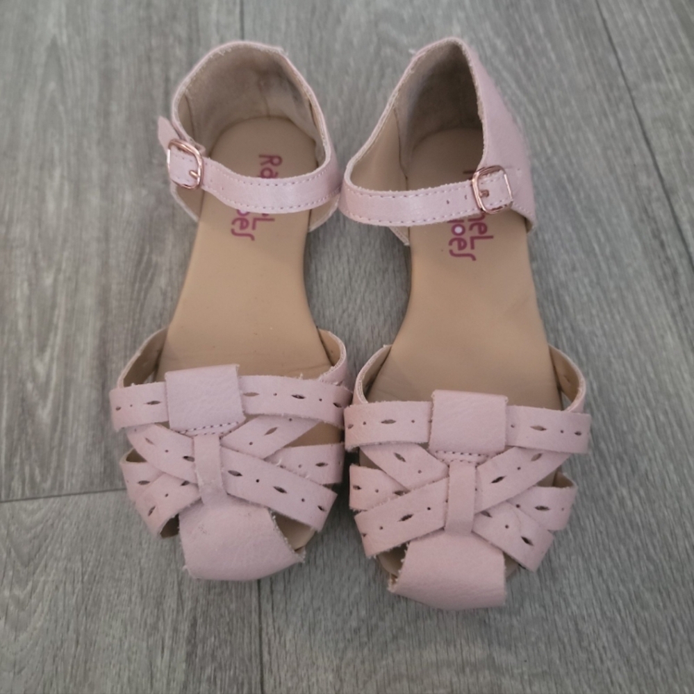 Kids Closed toe sandal. Size 10